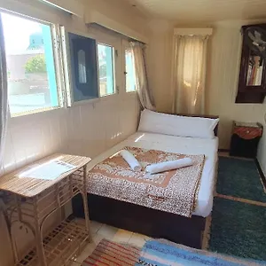 Moon Boat Hotel en barco